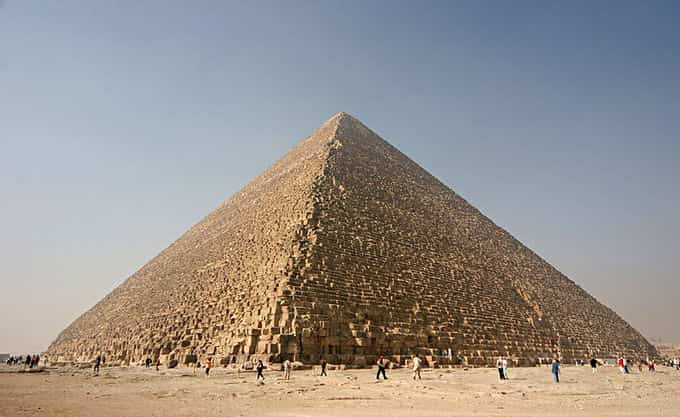 La pyramide de Khéops à Gizeh en Egypte 
