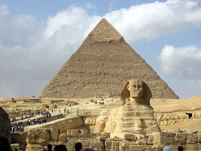 Le sphinx de Gizeh et la pyramide de Khépren en Egypte